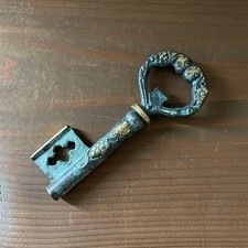 Apribottiglie a forma di