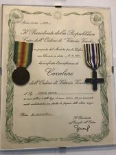 ATTESTATO E 2 Medaglie CON CORNICE RELATIVO SOLDATO CAVALIERE DI VITTORIO VENETO