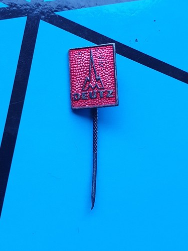 Pin badge deutz tractor - badge,