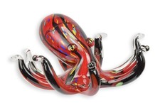 Una statuetta in vetro di Murano raffigurante un polipo replica design retrò dec