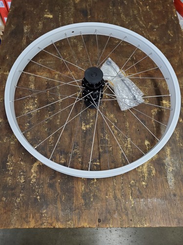 Nuova bicicletta bianca - , 24"