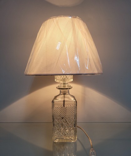 Lampada moderna con bottiglia