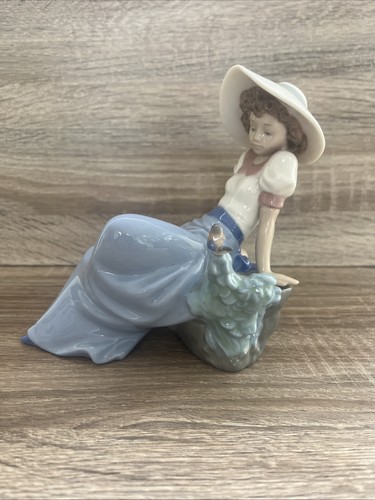 Nao lladro listening the - nao, by