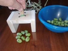 Schiaccia - Olive Rigate-intaccate Verde e Nere ARTIGIANALE IN LEGNO Molto Utile