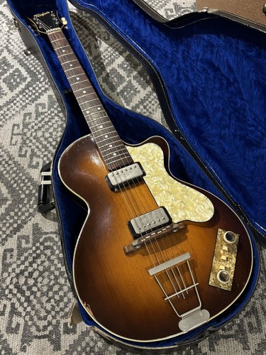 Chitarra elettrica usata