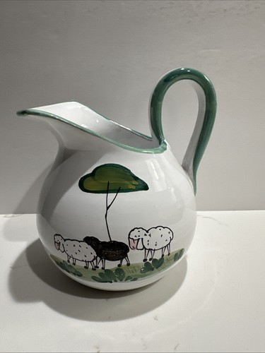 Brocca bianca ceramica arte