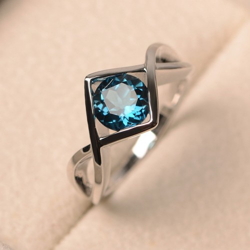 Anello solitario topazio blu