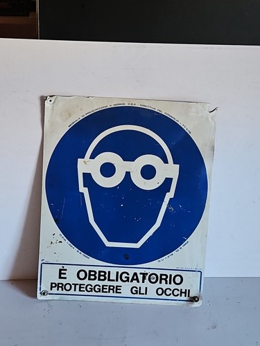 Obbligatorio proteggere gli - È,