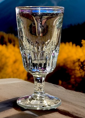 Antico calice acqua in - acqua,