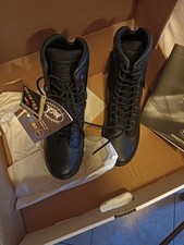 scarponi in goretex mai usati