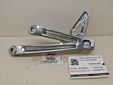 T2082021 Triumph Daytona 675 staffa pedana poggiapiede posteriore destro T208206