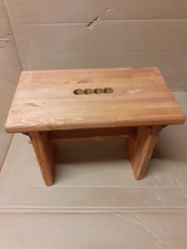 sgabello artigianale in legno