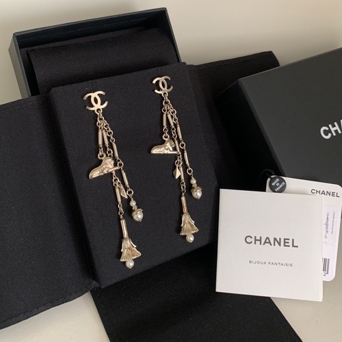 Chanel long gold dangle - , cc