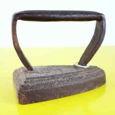 antico ferro da stiro in