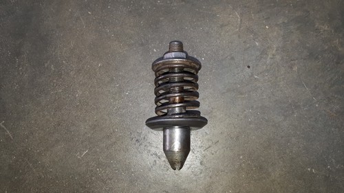 Perno ferma cofano motore