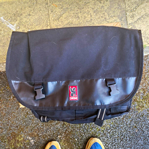 Borsa messenger nera cromata