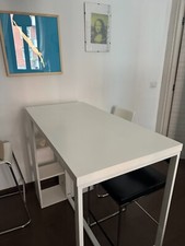 Tavolo alto e sedie a sgabello, colore bianco, ottime condizioni