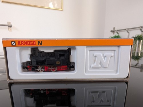 Arnold 2242 locomotive - n,