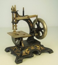 Antica rara macchina da cucire per bambini del 1910