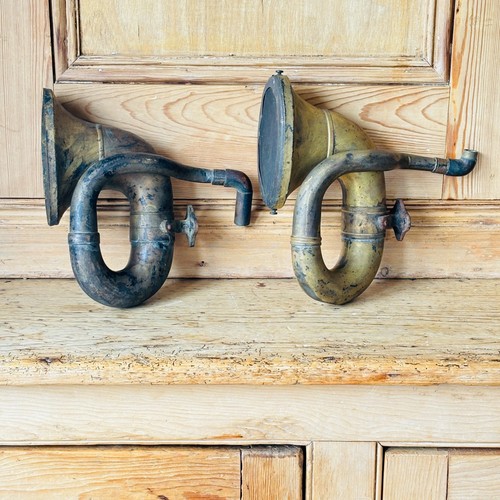 Antique car air - horn, rubes