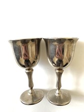 Piatto argento calici vino