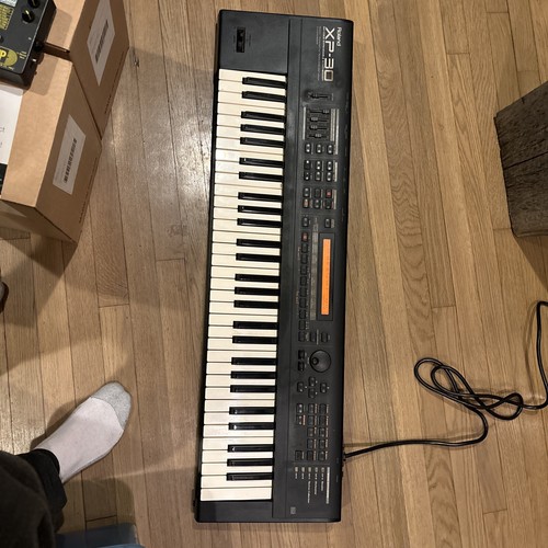Roland piano synthesizer - xp-30,