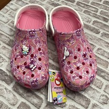Crocs Adulto Classico Sanrio Hello Kitty Friends Zoccolo Jibbitz Charm M11 W13 Nuovo con etichette