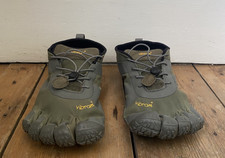 Scarpe minimaliste a piedi