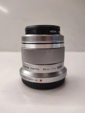 Olympus 45 f 1.8 M43. Plateado
