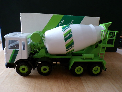 Vehicule iveco betonniere sur - vehicule,