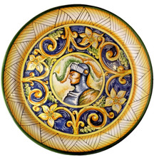 Piatto da parata in ceramica dipinta con Paladino dell' Orlando Furioso -Sicilia