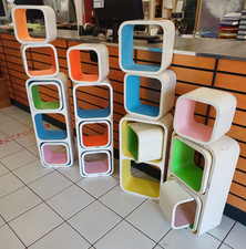 libreria a cubi colorata