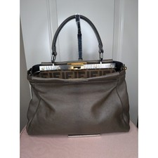 Borsa a mano media Fendi pelle di capra Peekaboo tracolla manico superiore 