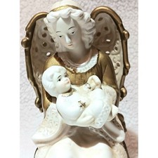 Angelo musicale che tiene in mano statuina bambino suona carillon "Silent Night"