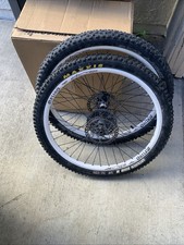 Set ruote Azonic Outlaw (26") con mozzi Azonic e rotori a disco a 6 bulloni