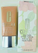 Clinique STAY-MATTE fondotinta