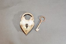 Antico lucchetto gotico in