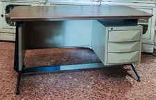 Scrivania Olivetti in metallo con piano in vilpelle marrone Italia 1950