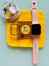 Apple Watch Serie 4 GPS, cassa nera 44mm, cinturino originale in gomma rosa