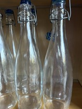 Bottiglie di vino acqua