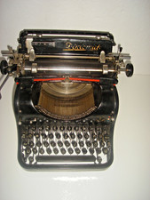 MACCHINA DA SCRIVERE ANTICA -  D'EPOCA DA TAVOLO DIPLOMAT ANNO 1924