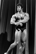 Lou Ferrigno performs onstage
