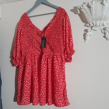 Top floreale rosso e bianco