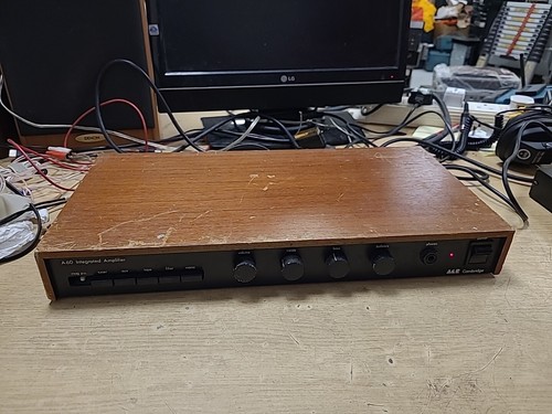 Amplificatore integrato r - amplificatore,