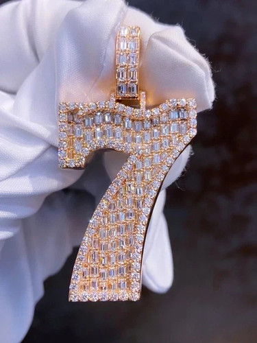 Ciondolo numero moissanite