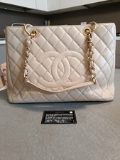 Borsa tote Chanel GST Grand Shopping in pelle di caviale trapuntata beige