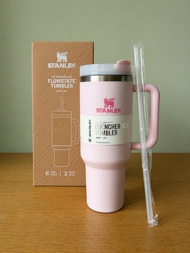 Tazza bottiglia isolata - , paglia