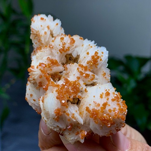 122g natural vanadinite - vanadinite, on