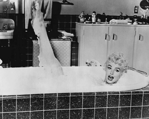 Marilyn monroe giace nel - giace,