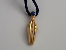 pendente placcato oro e lapislazzuli a forma di vaso canopo antico Egitto